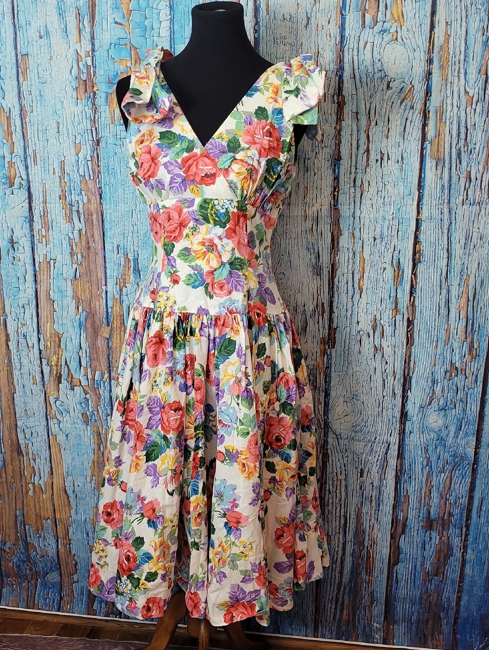 Vintage Floral V-Neck Midi Dress